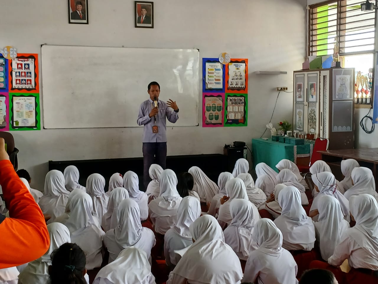 Wisata LiterAsyik Ke SDN Cibubur 03